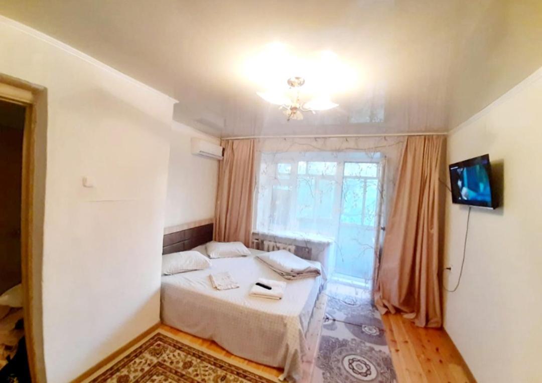 Flat in the city center Uralsk Eksteriør billede