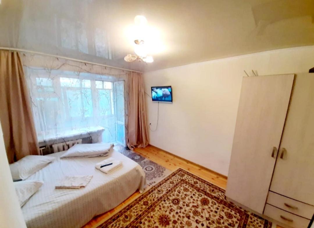 Flat in the city center Uralsk Eksteriør billede