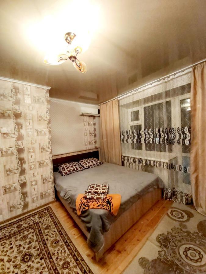 Flat in the city center Uralsk Eksteriør billede