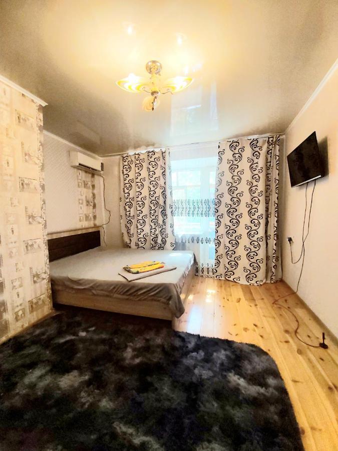 Flat in the city center Uralsk Eksteriør billede